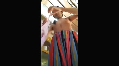 Chasmish Ladki Kapde Kholke Nangi Indian Sex MMS Video